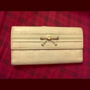 Gucci Monogram white leather wallet SOLD🎉